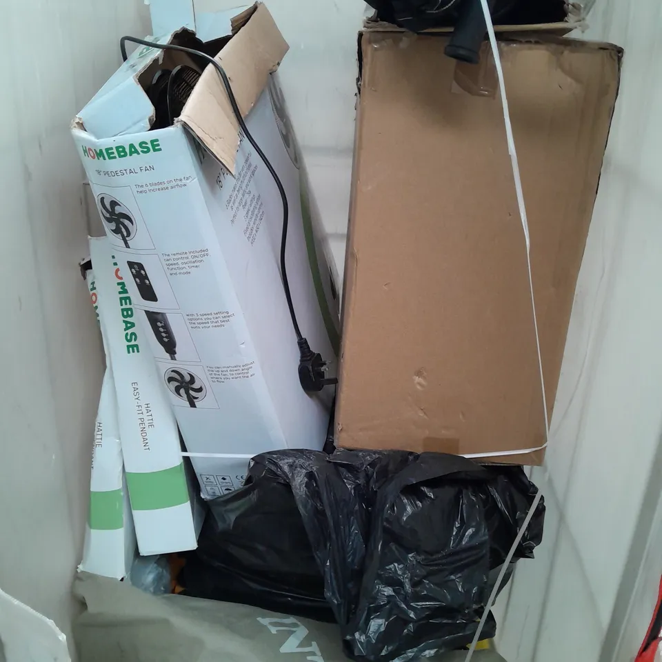 CAGE OF APPROXIMATELY 10 ASSORTED HOUSEHOLD ITEMS TO INCLUDE SHOWER SHOE FOOT BRUSH, PEDESTAL FAN, ETC - COLLECTION ONLY