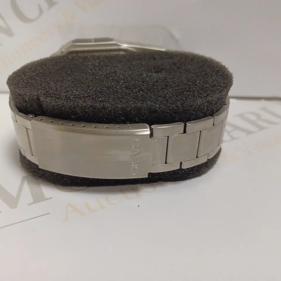 CASIO VINTAGE MULTI LINGUAL DATA BANK WATCH 