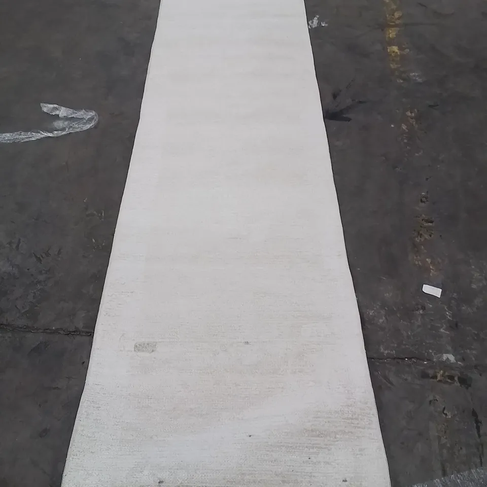 QUALITY DESIGNER AREA RUG APPROXIMATELY 300X75CM