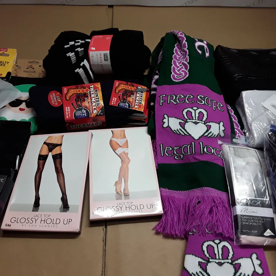 LOT OF ASSORTED CLOTHING ACCESSORIES TO INCLUDE SOCKS, SCARFS AND BAGS