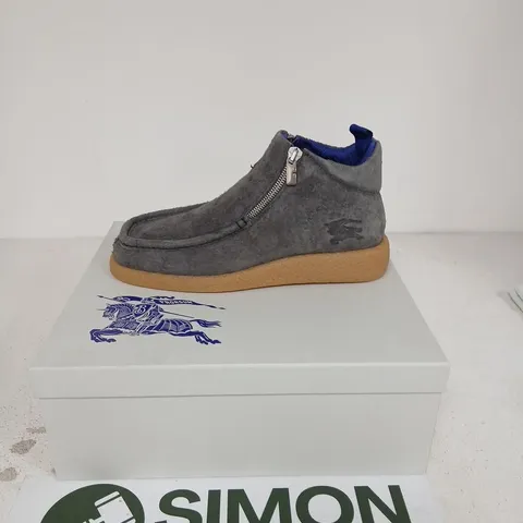BURBERRY LEATHER SHOE ON RUBBER SOLE – UK 10 (EU 44), GREY SUEDE UPPER