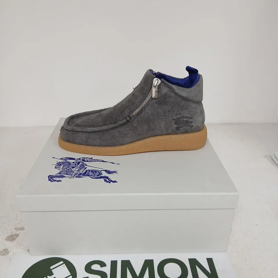 BURBERRY LEATHER SHOE ON RUBBER SOLE – UK 10 (EU 44), GREY SUEDE UPPER