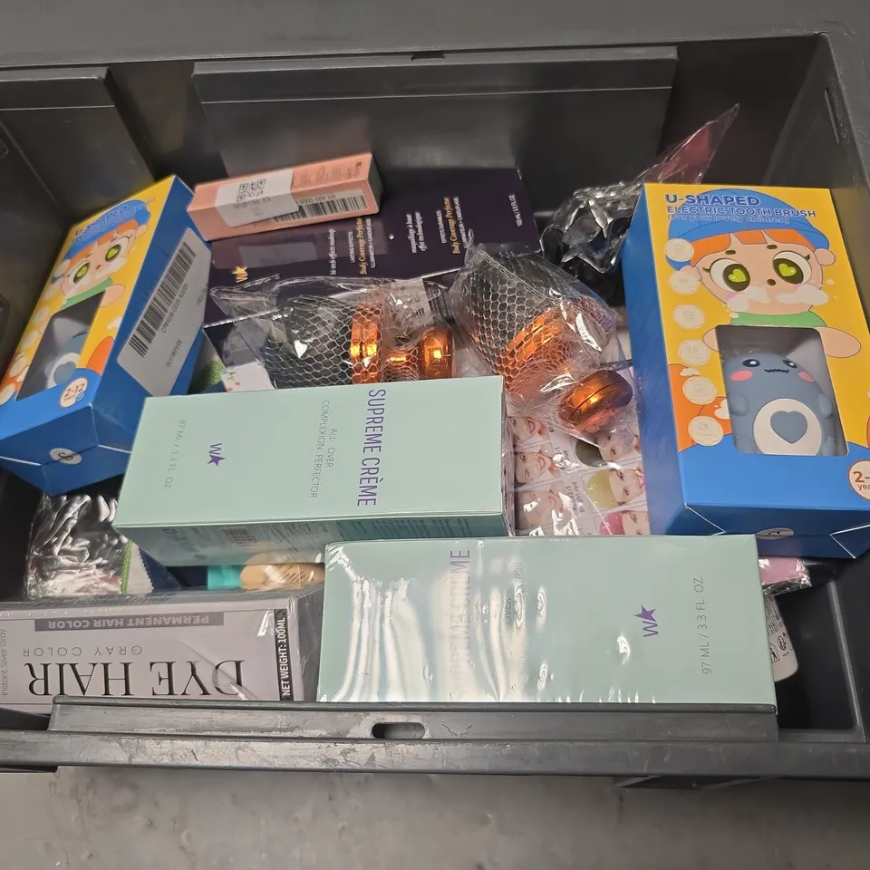 APPROXIMATEY 15 HEALTH AND BEAUTY PRODUCTS TO INCLUDE ORAL B 3D LUXE, WHITE HOT CONDITIONER, AND EYE MASK ETC. - COLLECTION ONLY