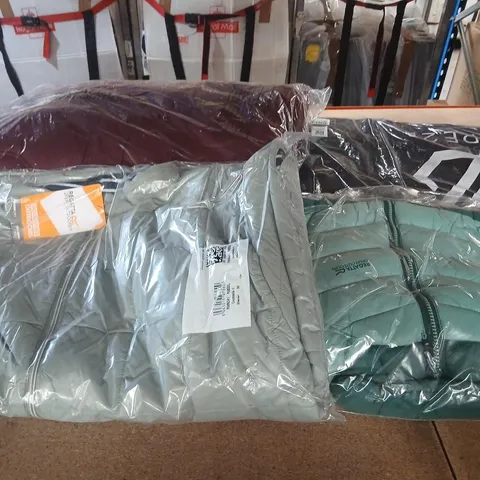APPROXIMATELY 11 ITEMS OF BRAND NEW REGATTA/DARE2B CLOTHIGN AND ACCESSORIES