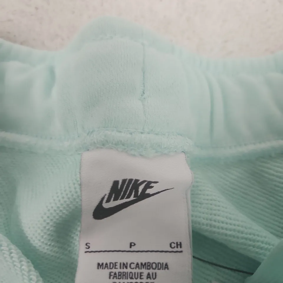 NIKE MINT GREEN SHORTS, SIZE S