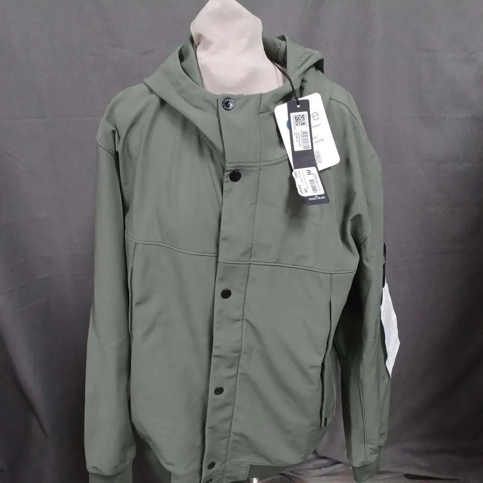 STONE ISLAND SOFTSHELL HOODED JACKET IN MUSCHIO GREEN SIZE 2XL