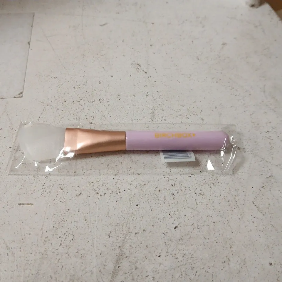 BOX OF APPROXIMATELY 1000 X SILICONE FACE BRUSH LILAC