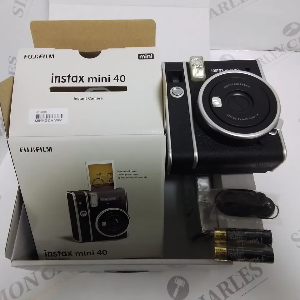 BOXED FUJI FILM INSTAX MINI MINI CAMERA RRP £122.99