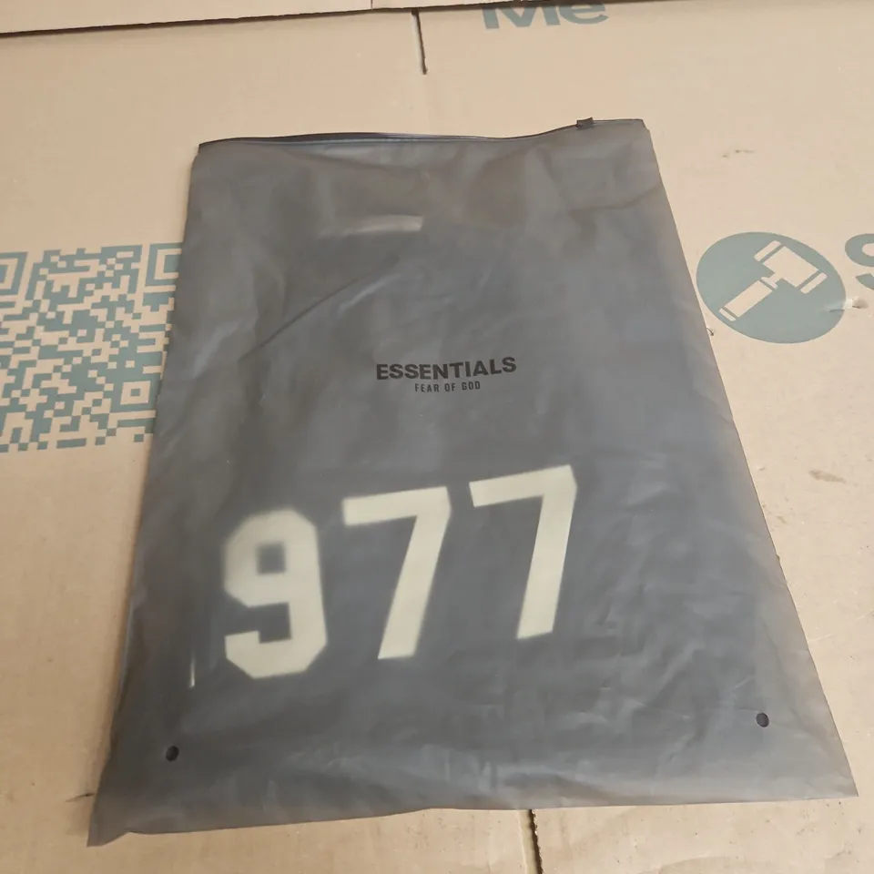 BAGGED ESSENTIALS FEAR OF GOD RELAXED SHORTS - SIZE M