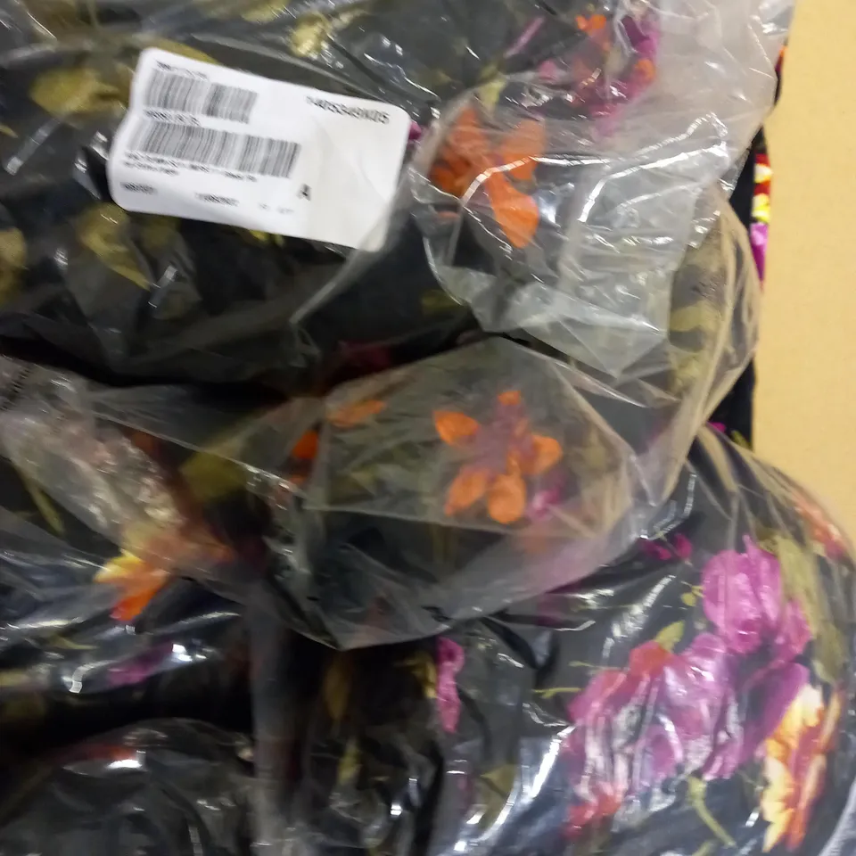 LOT OF APPROX 13 BRAND NEW KIM&CO BLACK FLORAL SLEEVED JUMPSUIT - SIZE XL/2XL
