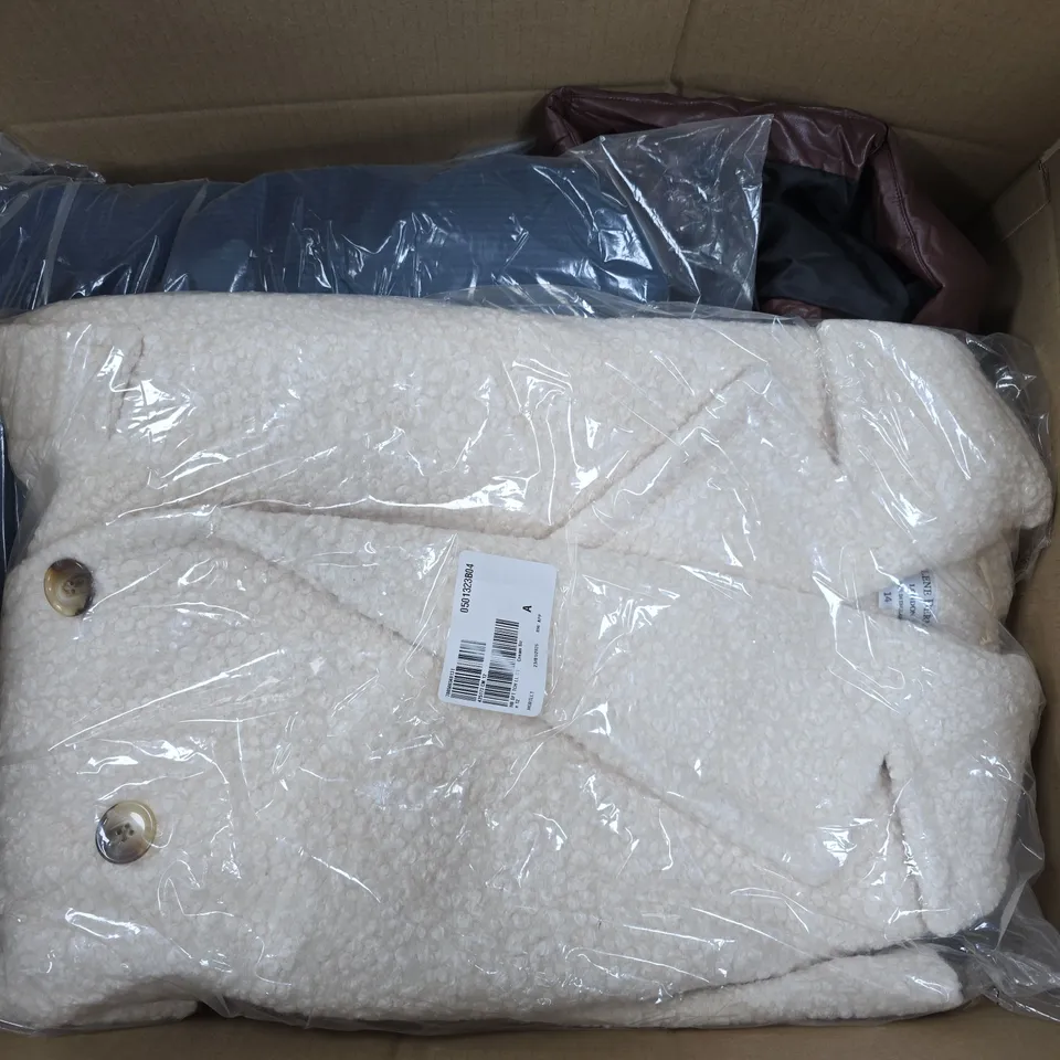 APPROXIMATELY 10 ASSORTED CLOTHING ITEMS IN VARIOUS SIZES, COLOURS & STYLES TO INCLUDE BRANDS SUCH AS COZEE HOME, HELENE BERMAN, MASAI, ETC - COLLECTION ONLY