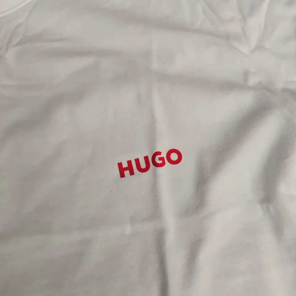 HUGO WHITE COTTON T‑SHIRT – SIZE M
