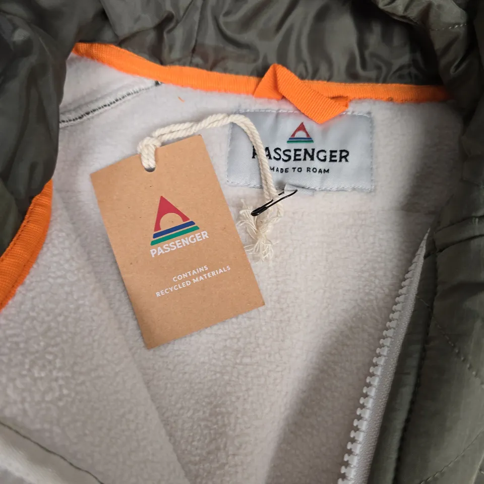 PASSENGER BEAUMONT RECYCLED SHERPA HOODED FLEECE IN WARM IVORY - SMALL