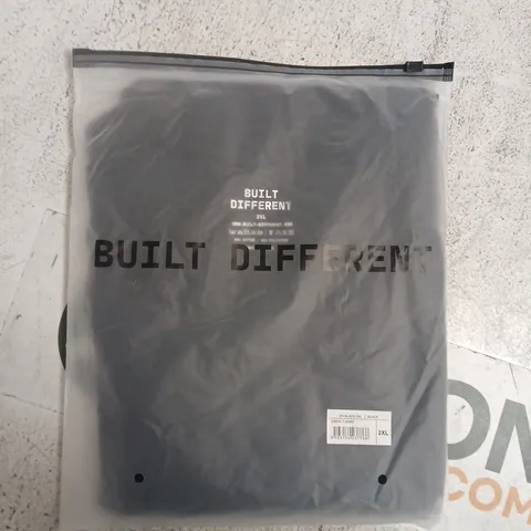 BAGGED BUILT DIFFERENT CREW T-SHIRT IN BLACK SIZE 2XL