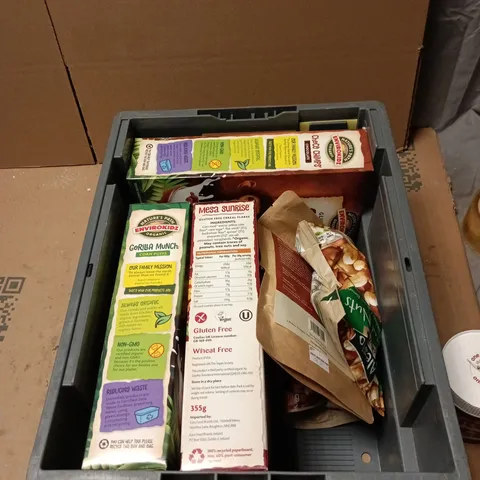 TOTE OF APPROXIMATELY 8 ASSORTED FOOD AND DRINK ITEMS TO INCLUDE: NUTELLA 350G