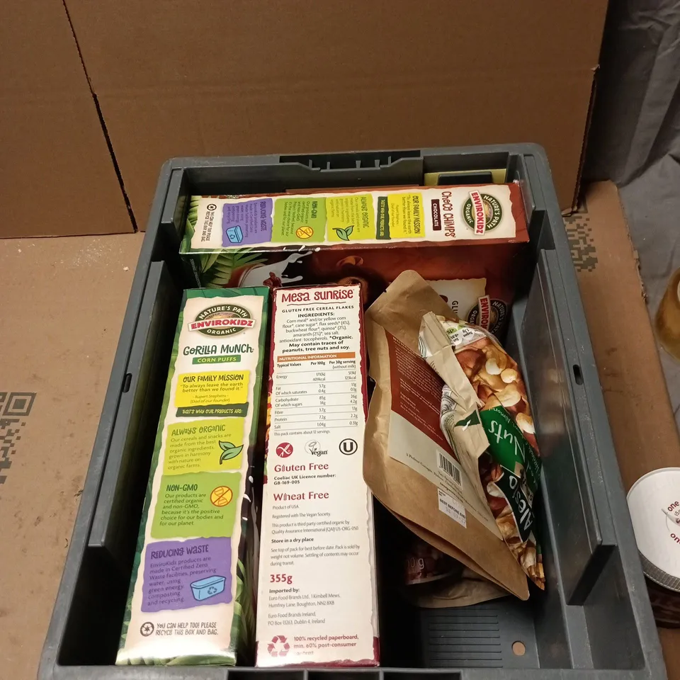 TOTE OF APPROXIMATELY 8 ASSORTED FOOD AND DRINK ITEMS TO INCLUDE: NUTELLA 350G