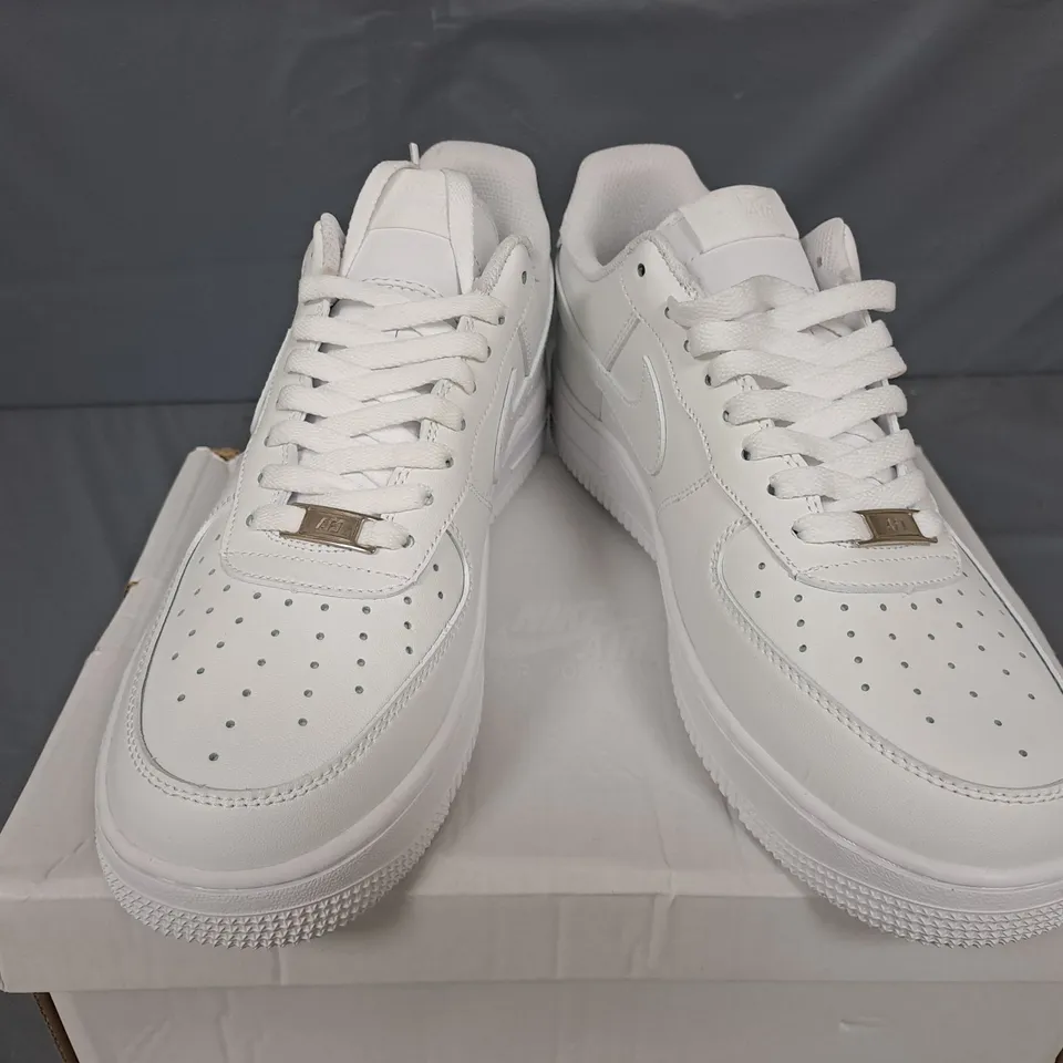 BOXED PAIR OF NIKE AIR FORCE 1 TRAINERS IN WHITE - UK 10