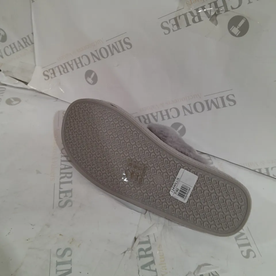  BOXED DUNE GREY SYNTHETIC STAR HOTFIX SLIPPERS SIZE 7