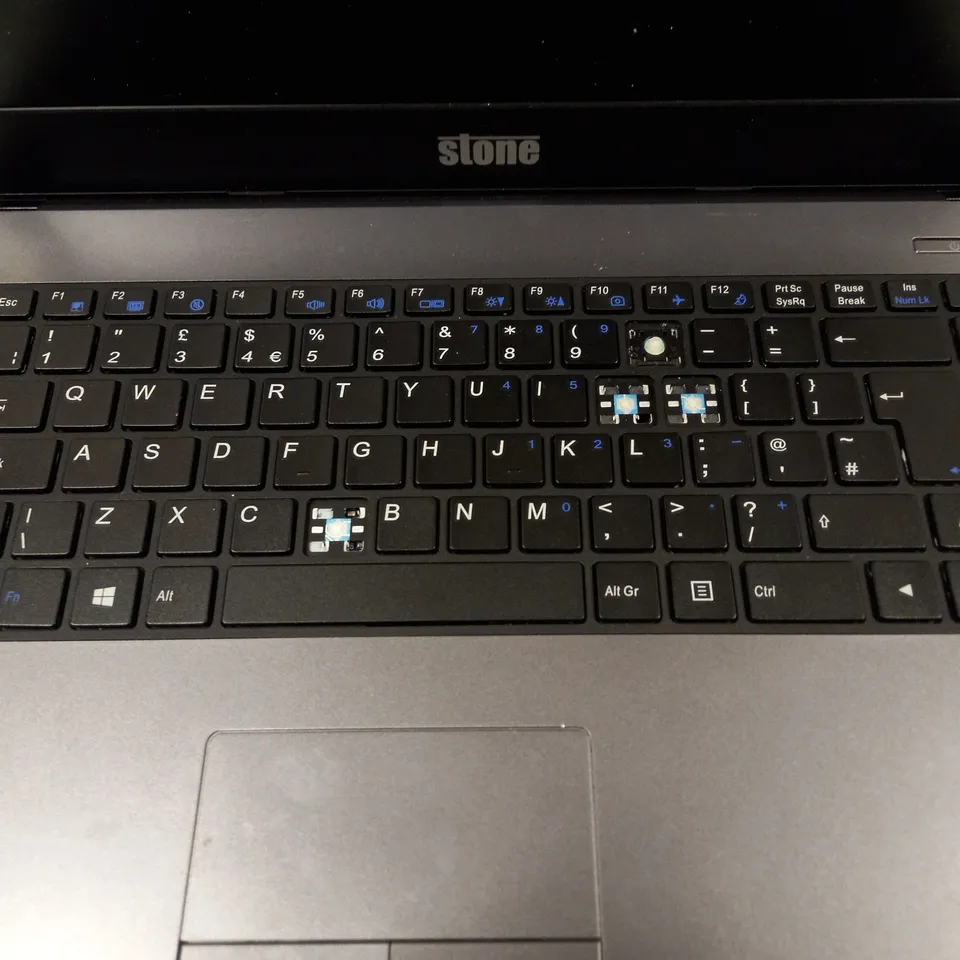 OEGSTONE NOTCHA-300 LAPTOP IN SILVER