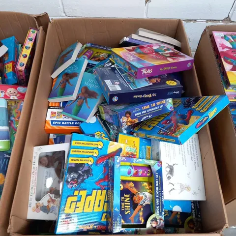LARGE QUANTITY OF ASORTED CHILDREN'S BOOKS AND ACCESSORIES TO INCLUDE; BUSY BOOKS, ANNUALS AND CRAFT SETS
