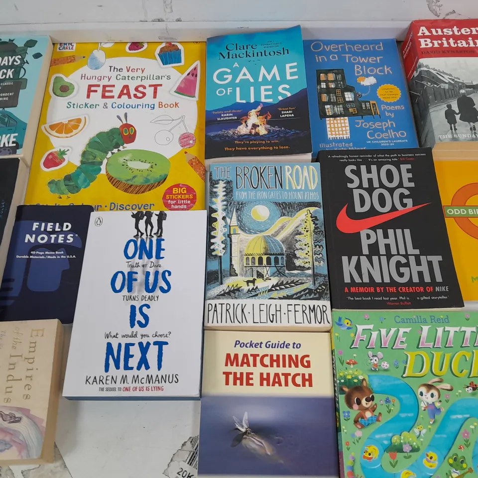 LARGE QUANTITY OF ASSORTED BOOKS TO INCLUDE SAVE WITH JAMIE, BATMAN GRAPHIC NOVEL AND HOW TO THINK LIKE A FISH
