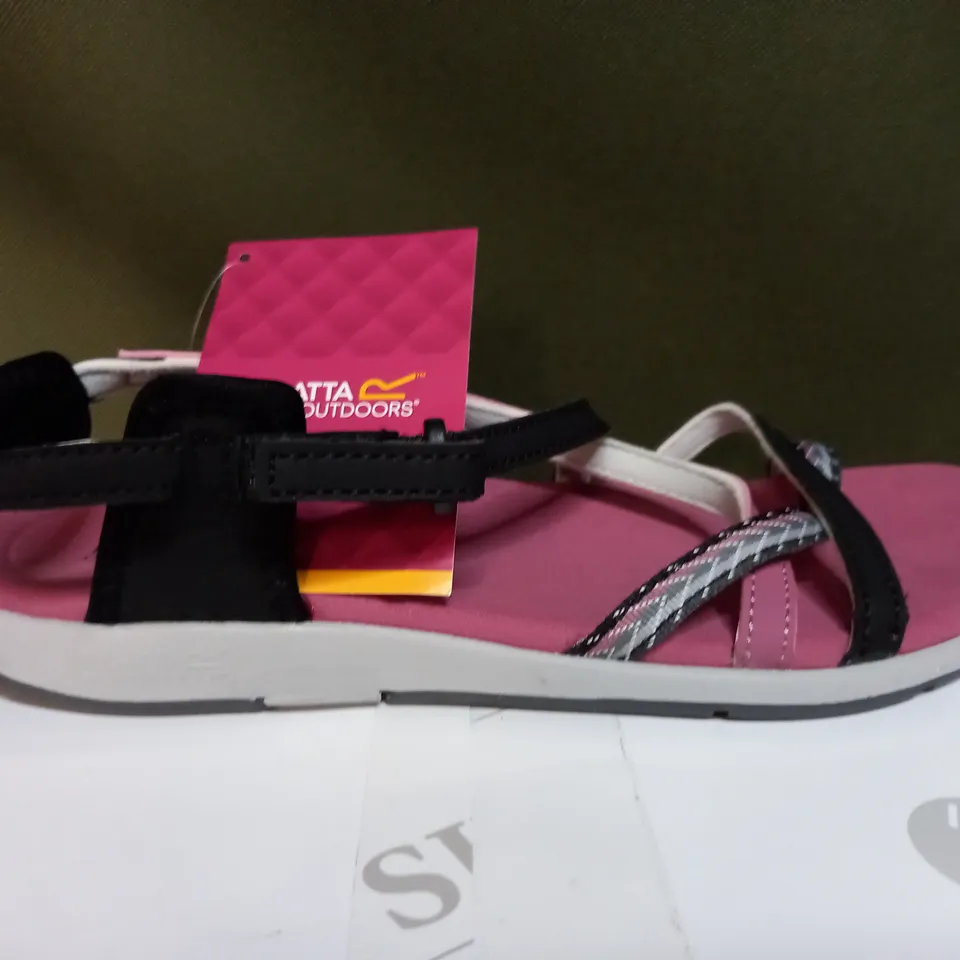 REGATTA LADY ROMA SANDALS SIZE 6