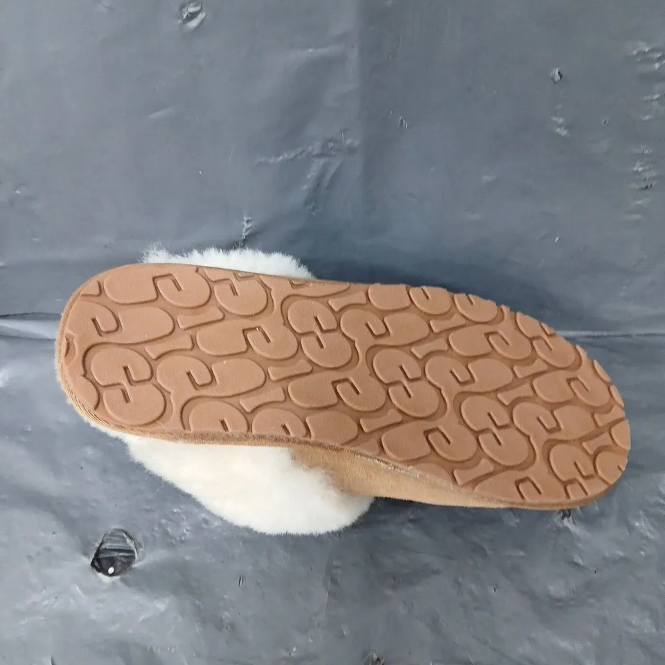 PAIR OF UGG SCUFFETTE SLIPPERS - 7.5