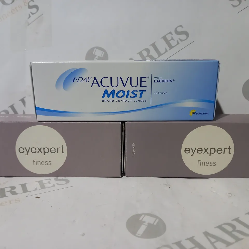 APPROXIMATELY 20 ASSORTED HEALTH CARE ITEMS TO INCLUDE EYE EXPERT FINESS CONTACT LENSES, 1-DAY ACUVUE MOIST CONTACT LENSES, ETC