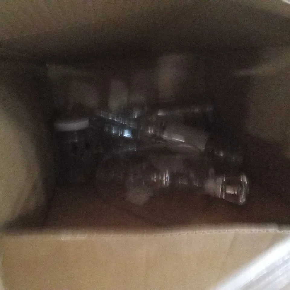 PALLET CONTAINING A LARGE ASSORTMENT OF BRAND NEW HALLOWEEN GOODS AND PRODUCTS TO INCLUDE; CERAMIC SKULLS, BOTTLES AND OTHER HALLOWEEN DECORATION ITEMS ETC