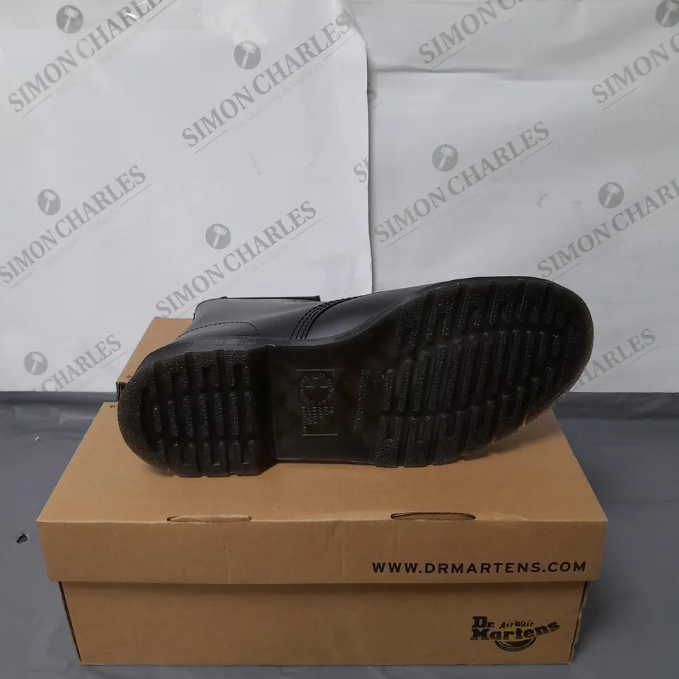 DR MARTENS UNISEX BLACK LACE UP BOOTS SIZE 9