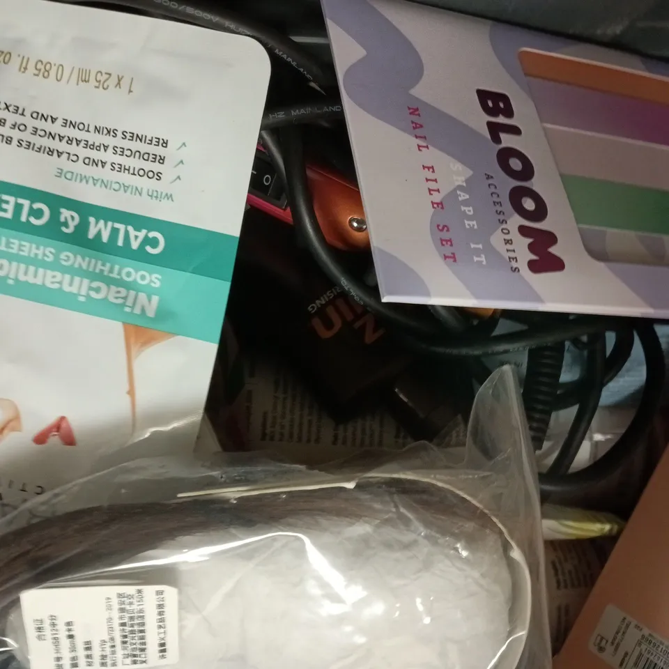 APPROXIMATELY 10 ASSORTED COSMETIC ITEMS TO INCLUDE SANEX, KANZEN, ETC - COLLECTION ONLY