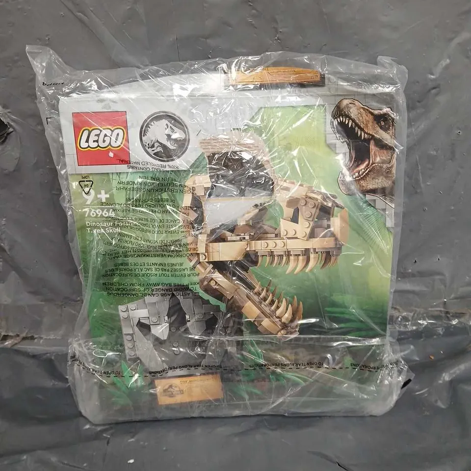 BOXED LEGO DINOSAUR FOSSILS T.REX SKULL 76964