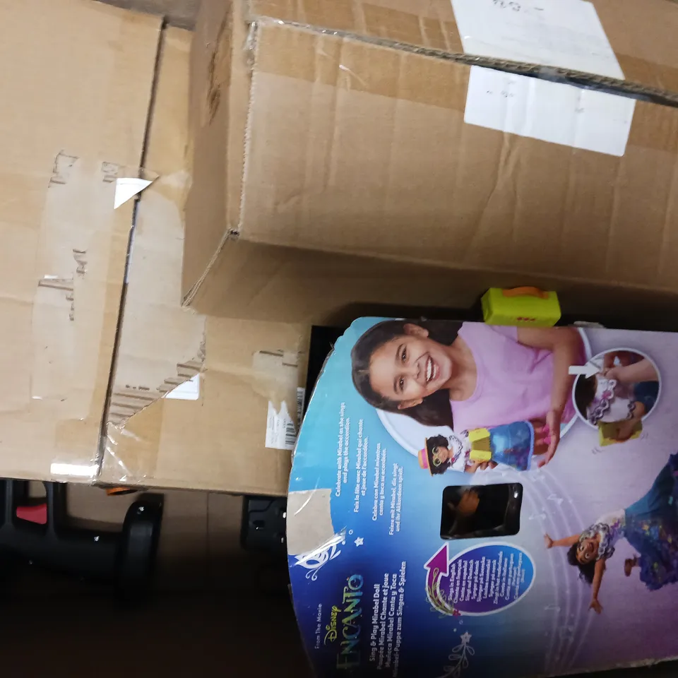 BOX OF APPROXIMATELY 10 ASSORTED HOUSEHOLD AND ELECTRONIC ITEMS TO INCLUDE VIDEO DOOR BELL, COMPRESSOR NEBULIZER, ETC - COLLECTION ONLY