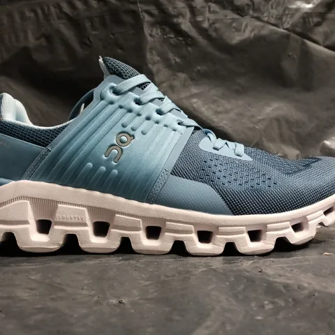 PAIR OF ON CLOUDSWIFT TRAINERS IN BLUE SIZE UK 9