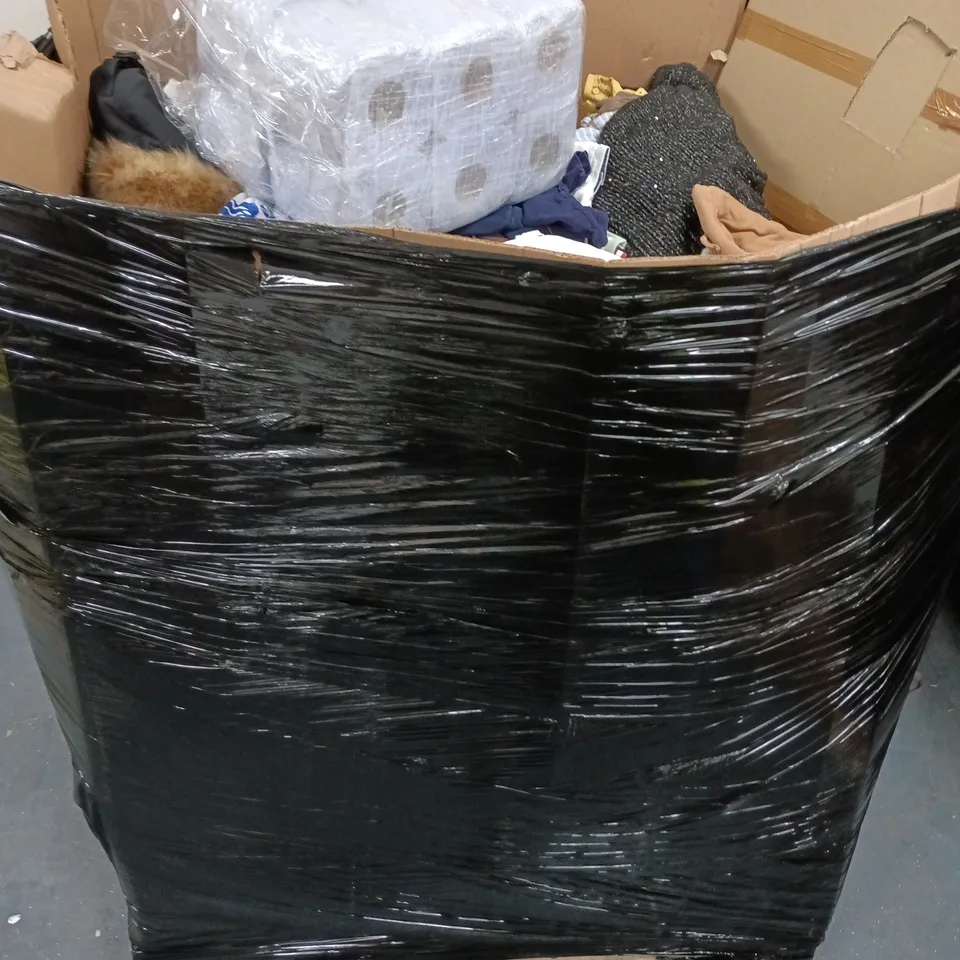 PALLET OF APPROXIMATELY 50 ASSORTED ITEMS TO INCLUDE BARNDED CLOTHING, BLUE PAPER ROLLS, PILLOWS, ETC - COLLETCION ONLY
