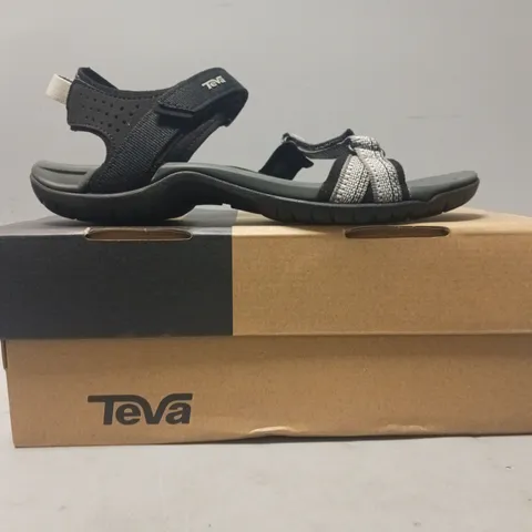 BOXED PAIR OF TEVA OPEN TOE SANDALS IN BLACK UK SIZE 4