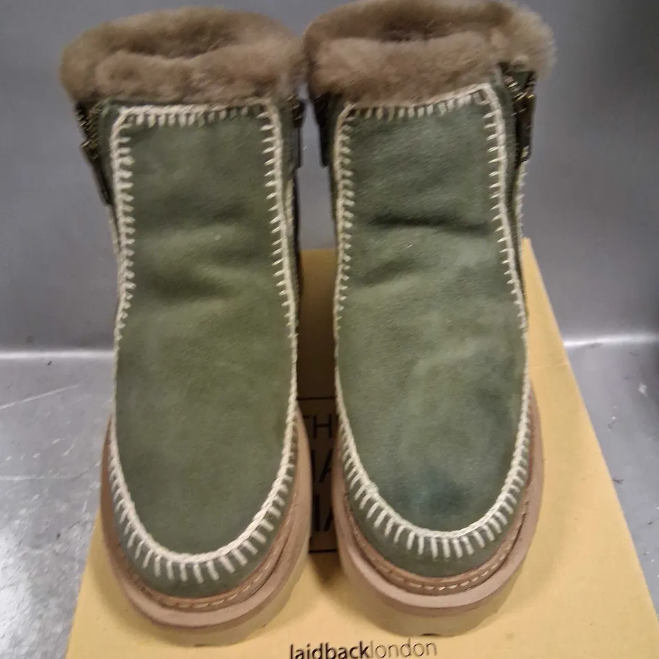 BOXED LAID BACK LONDON 3.0 CROCHET MOSS SUEDE NATURAL SIZE 36