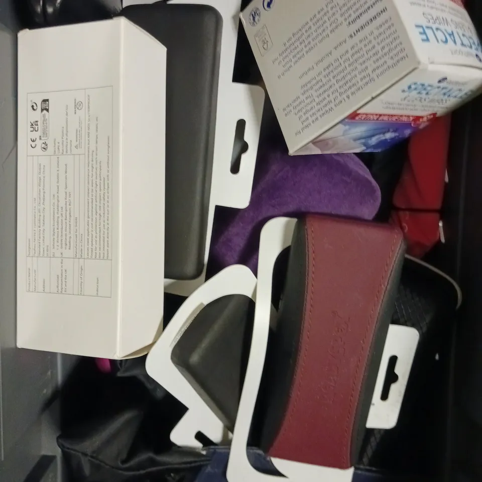 APPROXIMATELY 15 ASSORTED GLASSES/SUNGLASSES IN VARIOUS DESIGNS 