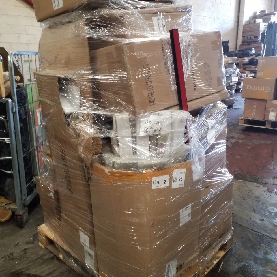 PALLET CONTAINING ASSORTED PRODUCTS INCLUDING LIVING ROOM SOFA