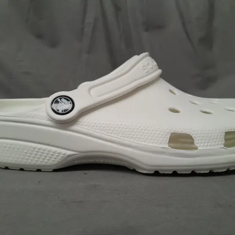 PAIR OF CROCS CLASSICS IN OFF-WHITE UK SIZE M6/W7