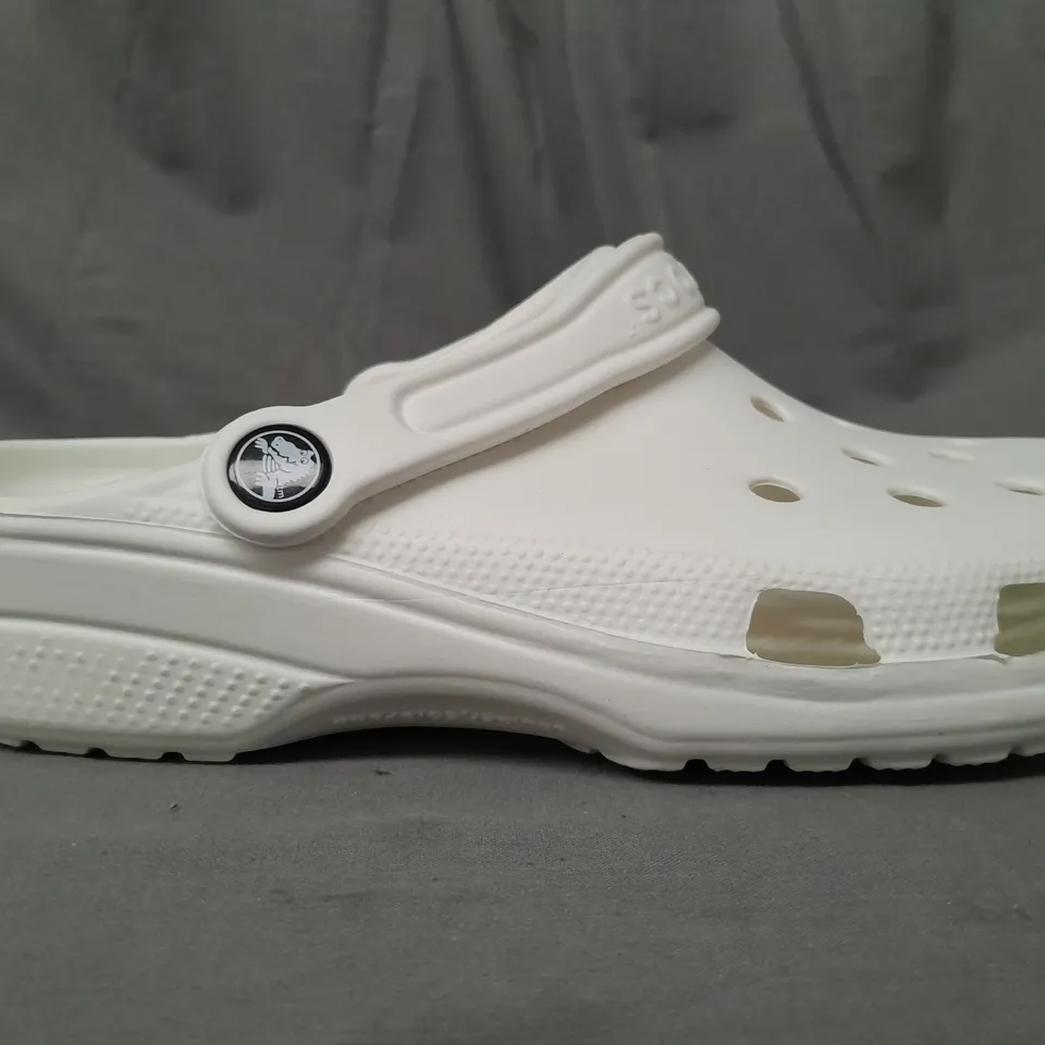 PAIR OF CROCS CLASSICS IN OFF-WHITE UK SIZE M6/W7