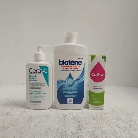 APPROXIMATELY 20 ASSORTED COSMETIC ITEMS INCLUDING VARIOUS MAKES AND BRANDS - COLLECTION ONLY