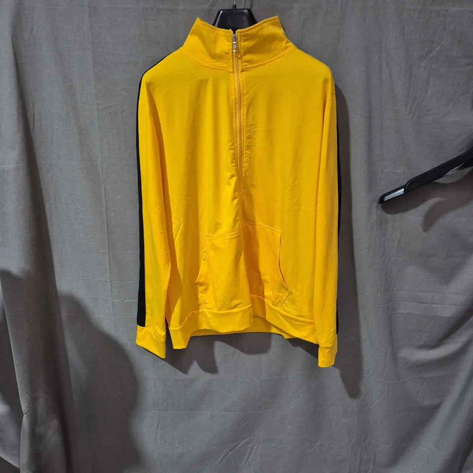 APPROXIMATLY 25 ITEMS WITH TRACKSUIT, PANTS, TOPS ECT