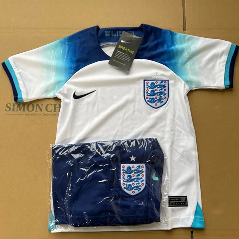 NIKE ENGLAND TOP AND SHORTS SIZE 20