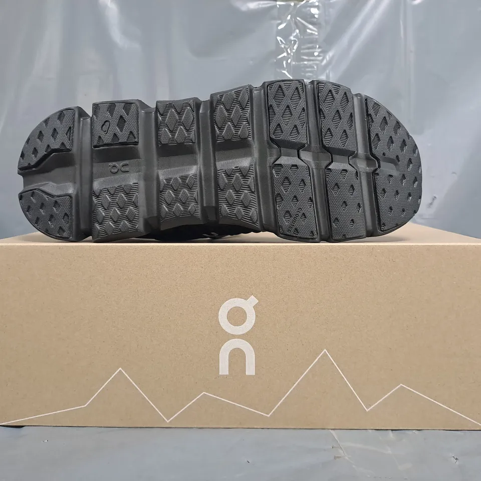 BOXED PAIR OF ON CLOUDSWIFT YOUTH SHOES IN BLACK/ECLIPSE SIZE UK 5.5