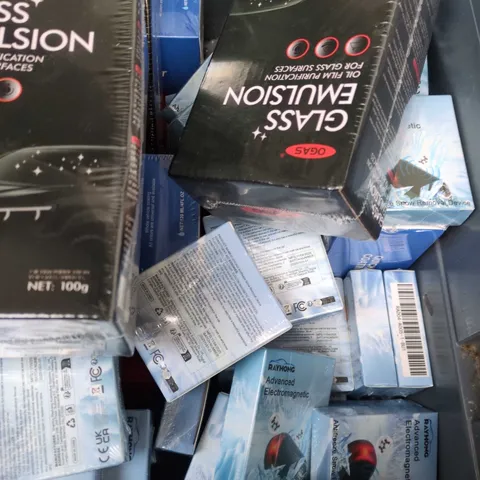 BOX OF ASSORTED CAR ITEMS TO INCLUDE - GLASS EMULSION - SNOW REMOVER  