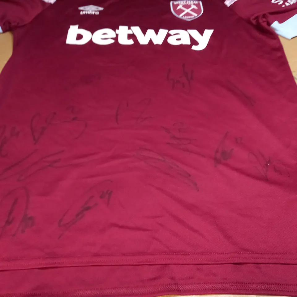 SIGNED WEST HAM UNITED HOME SHIRT SIZE M