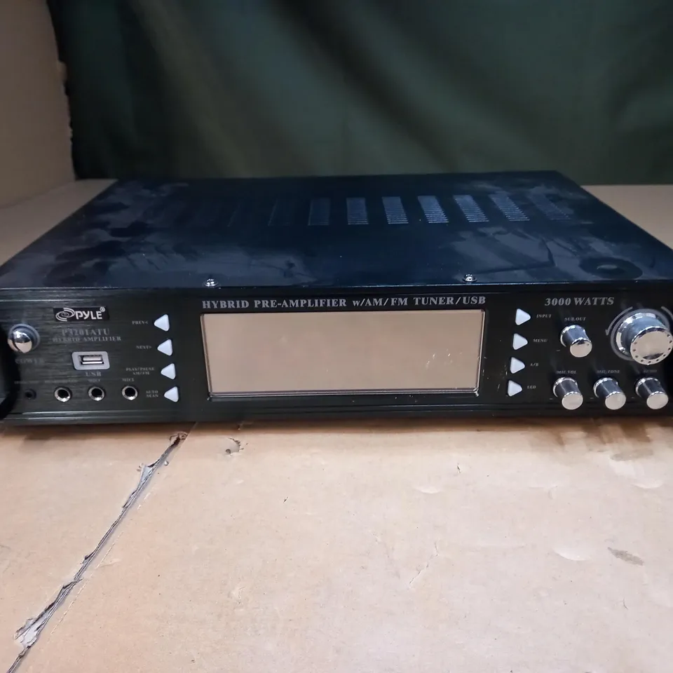 PYLE P320IATU 3000W HYBRID AMPLIFIER