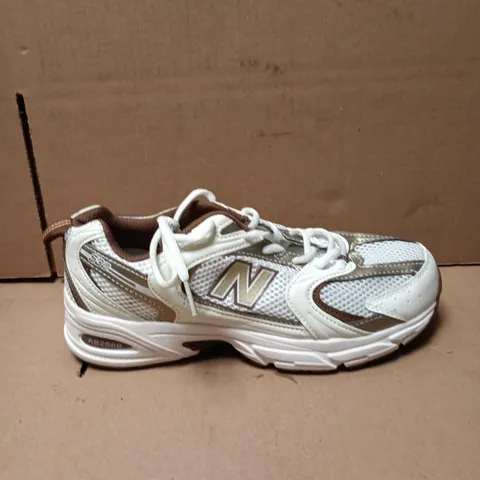 NEW BALANCE SNEAKERS – WHITE WITH BROWN TRIM (MEN'S) – UK SIZE 6