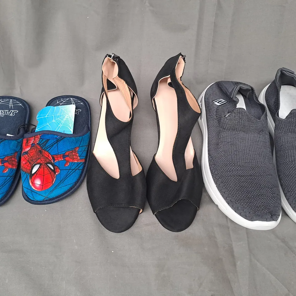 BOX OF APPROXIMATELY 15 ASSORTED PAIRS OF SHOES AND FOOTWEAR ITEMS IN VARIOUS STYLES AND SIZES TO INCLUDE SPIDER-MAN, ETC